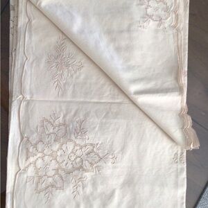 Vintage Italian Tablecloth Embroidered with 12 napkins.Never used.
